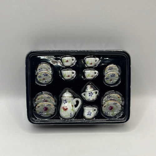 D838 - Floral coffee set