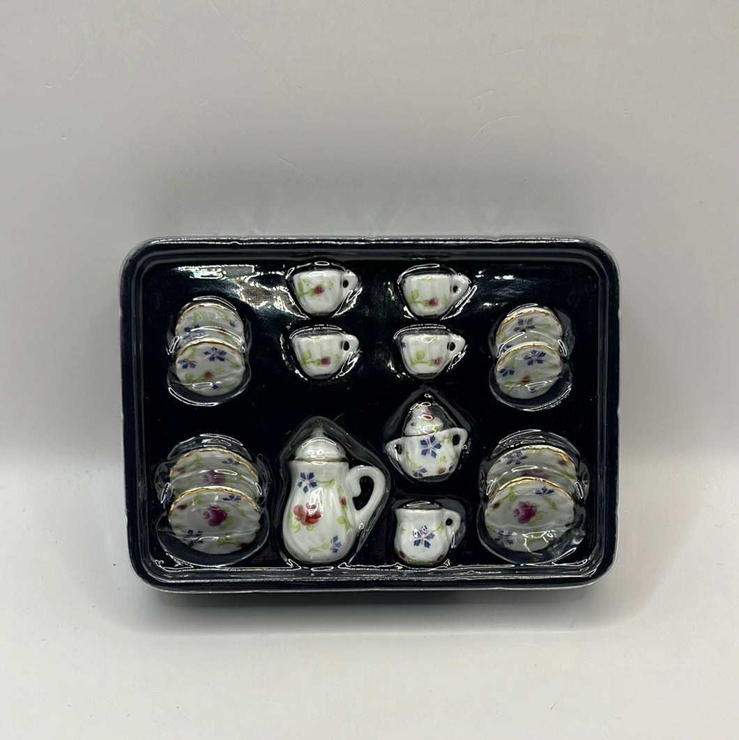 D838 - Floral coffee set