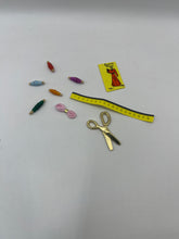 Load image into Gallery viewer, D509 - Sewing items