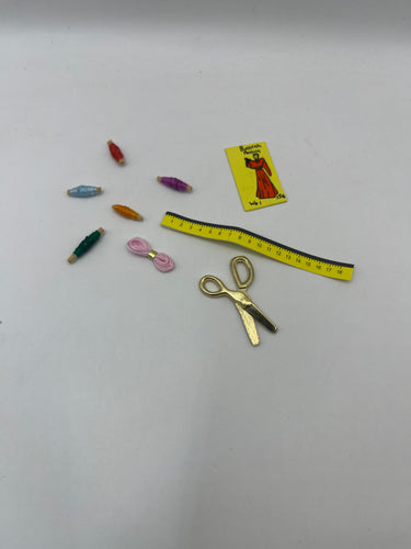 D509 - Sewing items