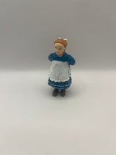 Load image into Gallery viewer, DOL149 - Resin girl with doll