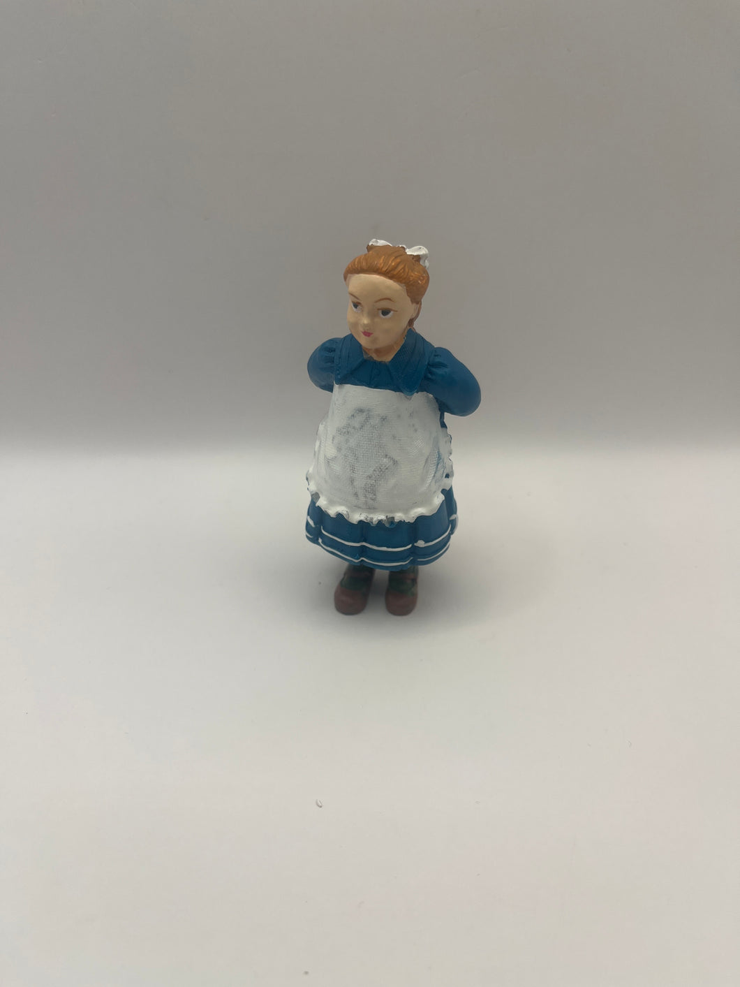 DOL149 - Resin girl with doll