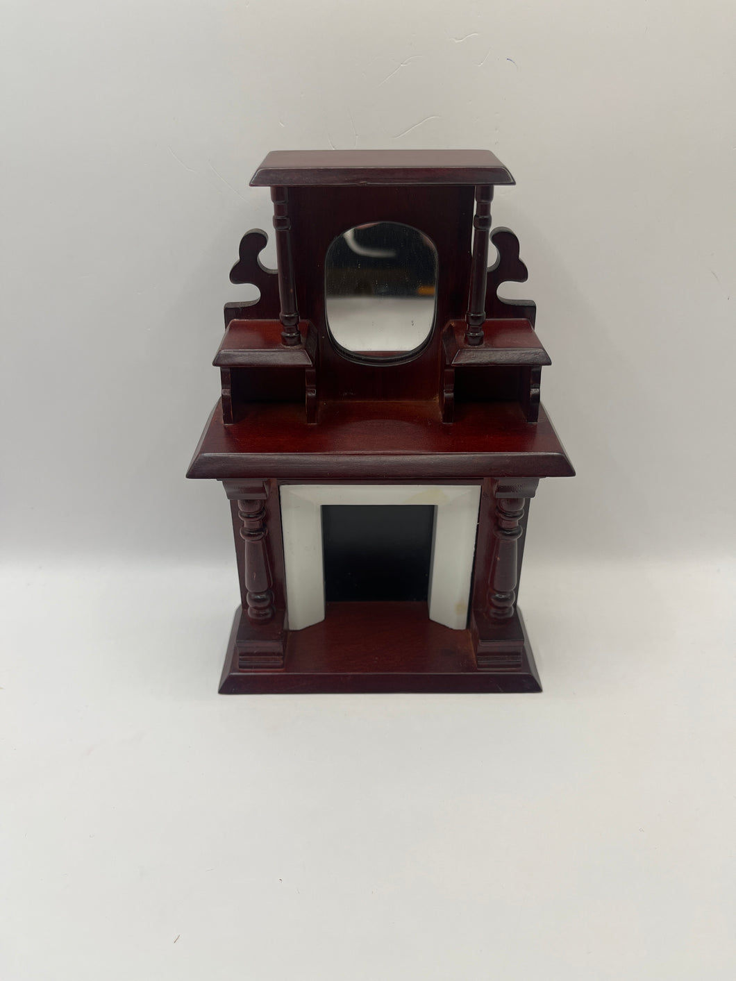 DEC026 - Fireplace with mirror above