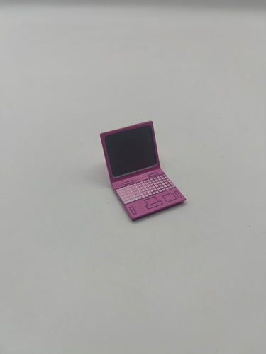 D2553 - Pink laptop