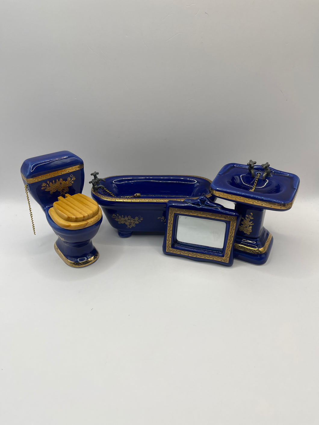 BA015 - Blue and gold bathroom suite