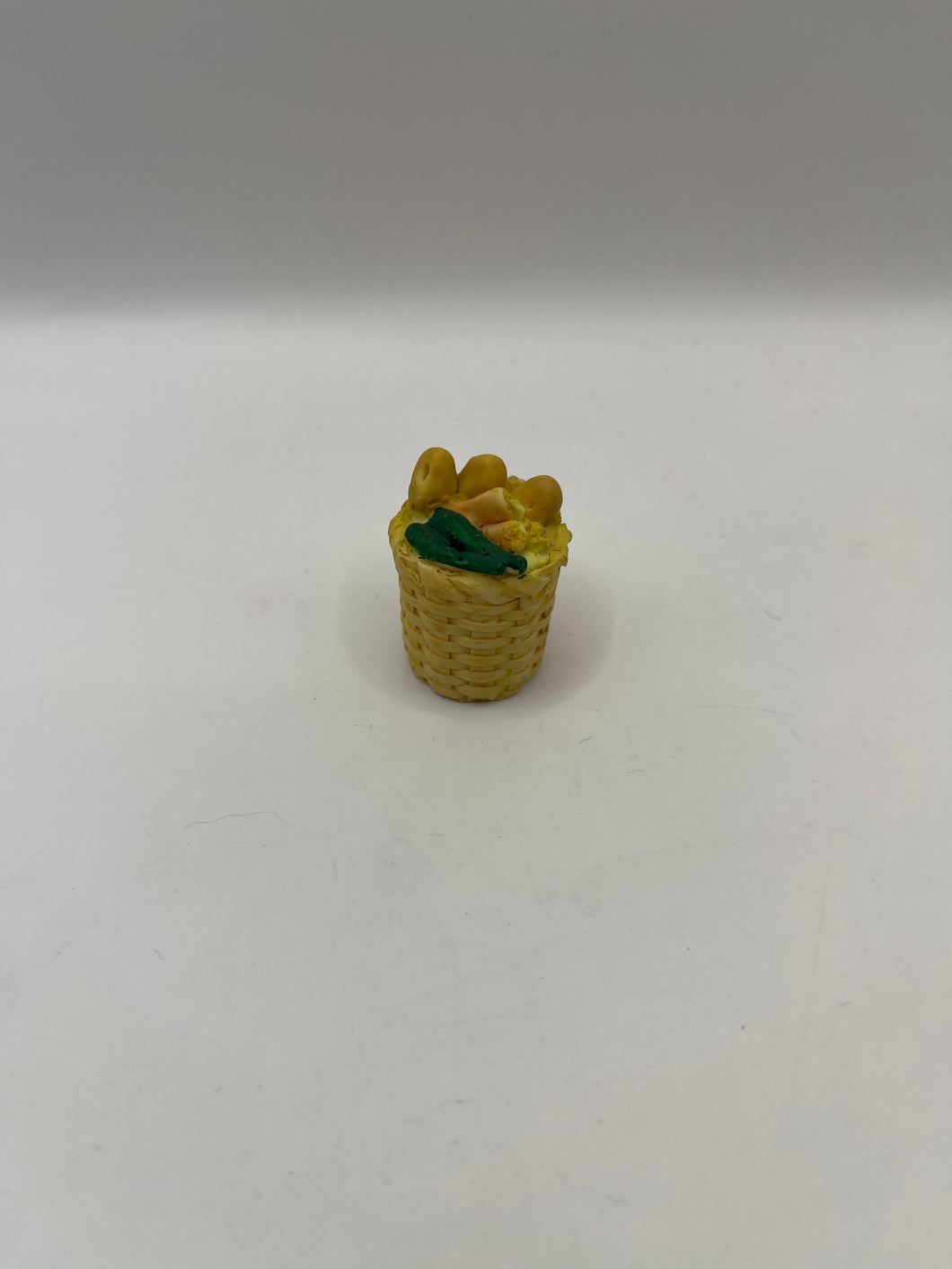 ACC106 - Resin basket of vegetables
