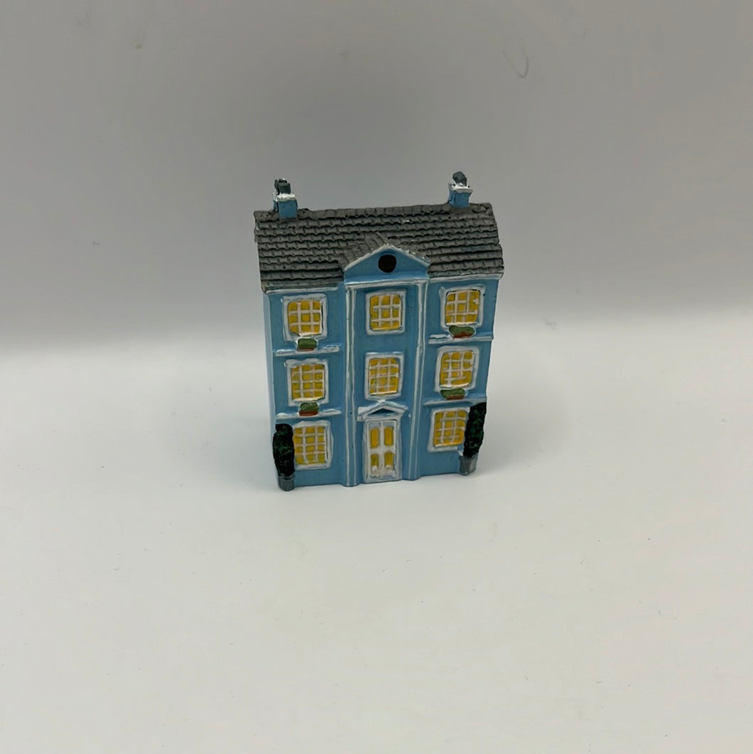 ACC120 - Resin toy dolls house