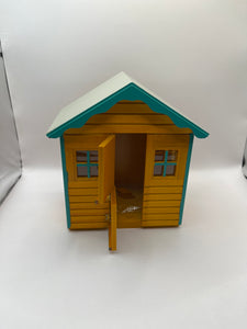 DH521 - Childs play house or garden shed