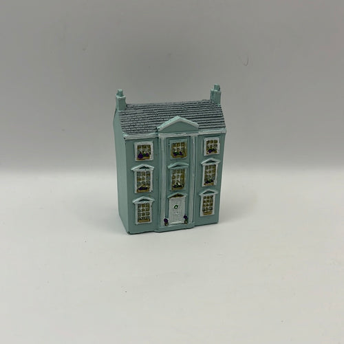 NUR037 - Resin toy classical dolls house