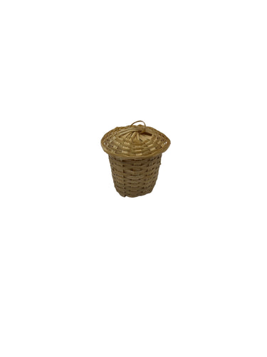 Laundry basket with lid