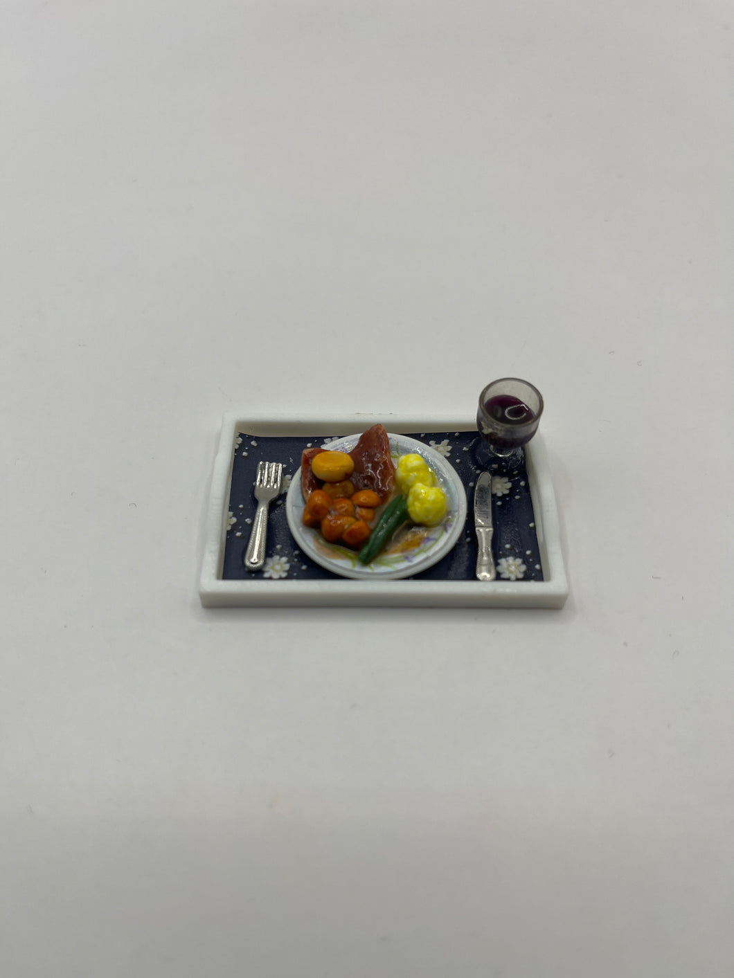 ZR201 - Dinner and drink on tray