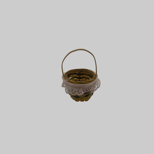 ACC232 - Lace trimmed basket