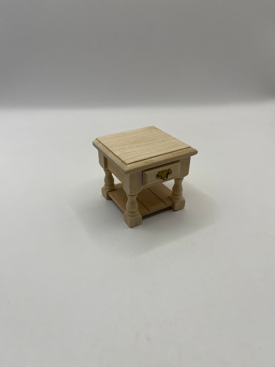 LOU010 - Side table with drawer