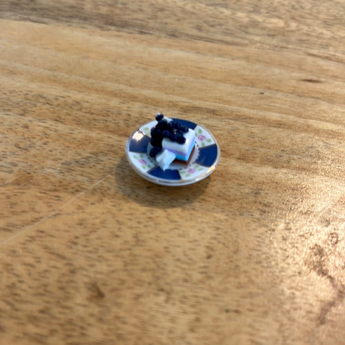 ZR015a - Layered blueberry dessert