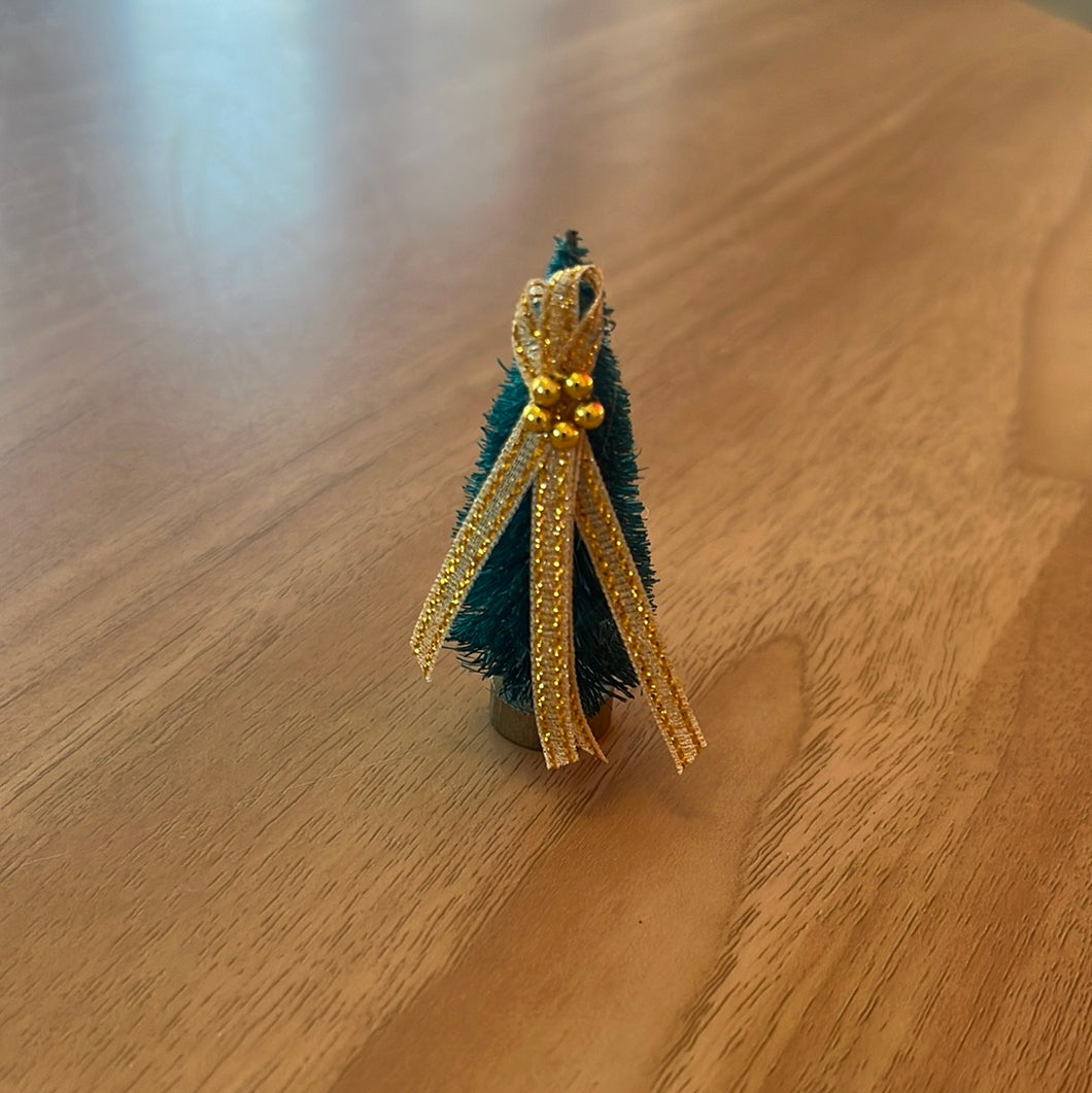 XA02 - Small Christmas tree