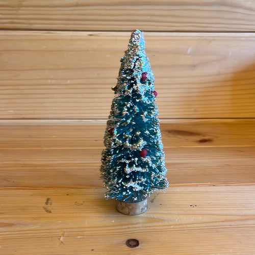 X022 - Christmas tree with snow and glitter